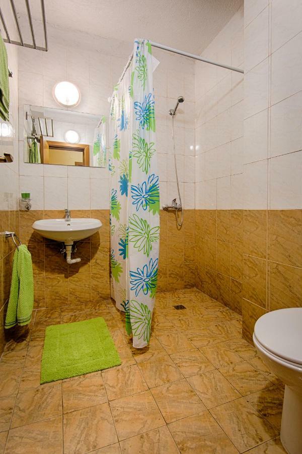 Green Orange Apartment 반스코 외부 사진