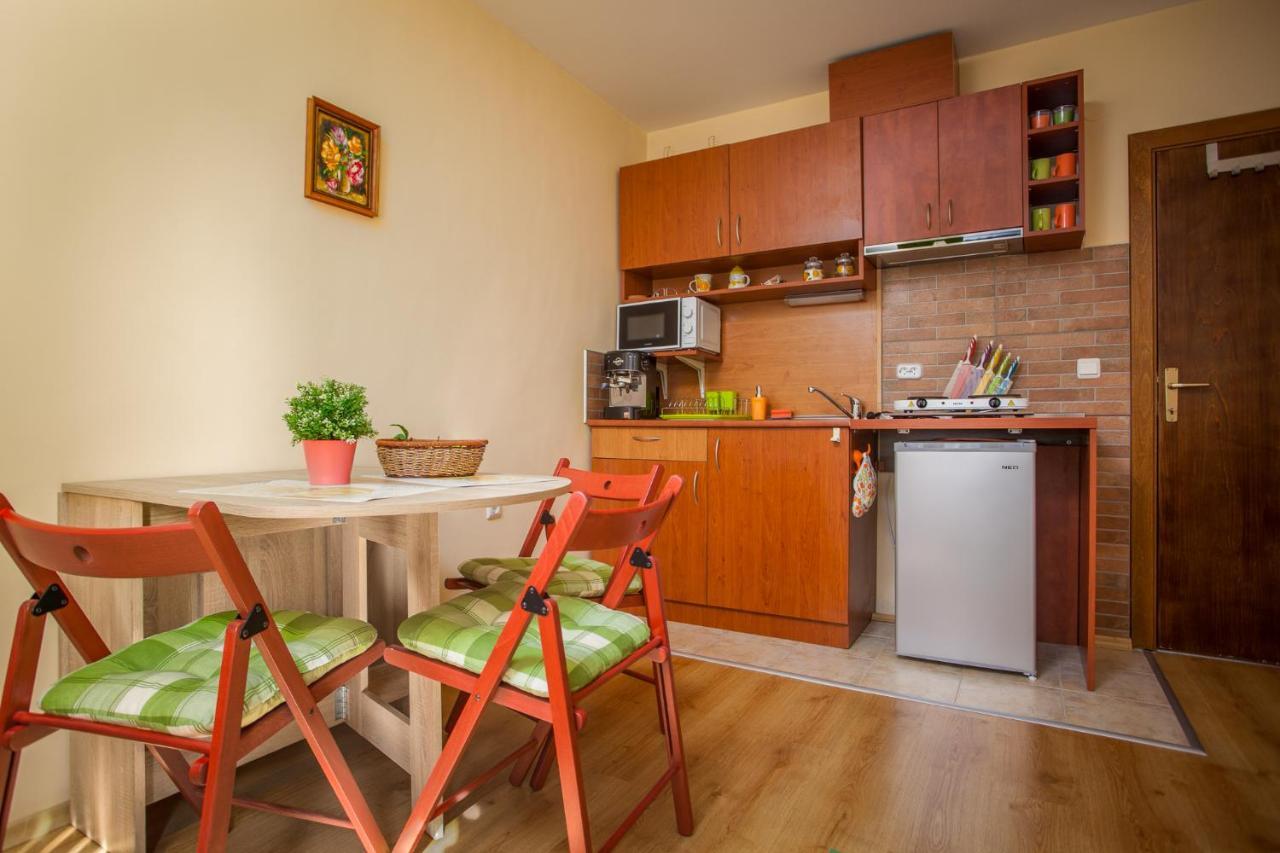 Green Orange Apartment 반스코 외부 사진